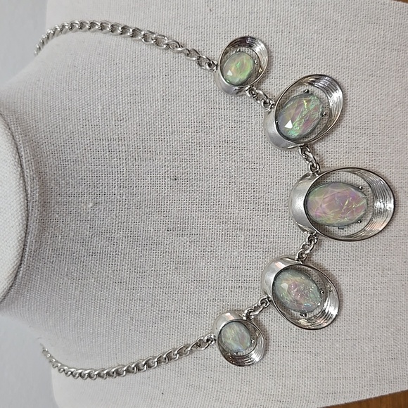 FAUX OPAL & SILVER TONE CHAIN NECKLACE - Picture 1 of 5
